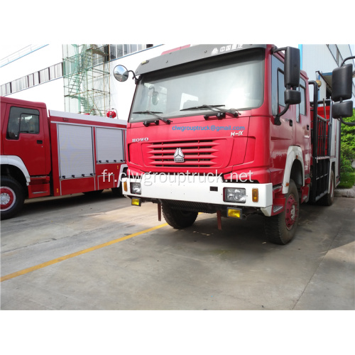 Camion de pompiers à eau 5 tonnes HOWO 4X4 en forêt